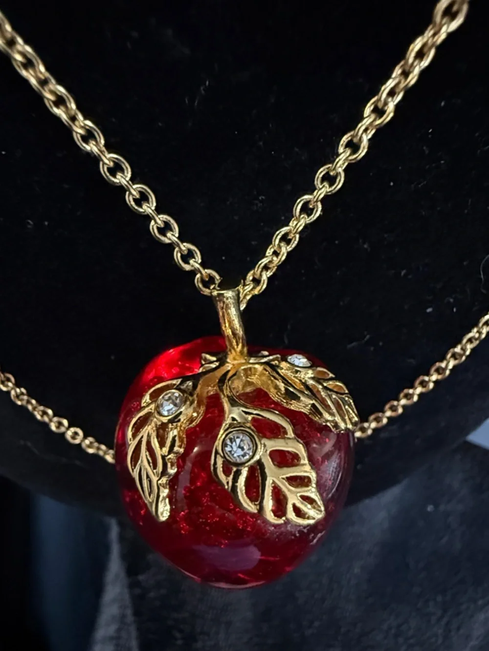 Vintage Avon Gold-Tone Red Lucite Apple Pendant Necklace - Picture 2 of 9